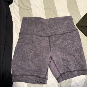 Lululemon Wunder Train High-Rise Short 6" Denim Wash Print Dusky Lavender Black